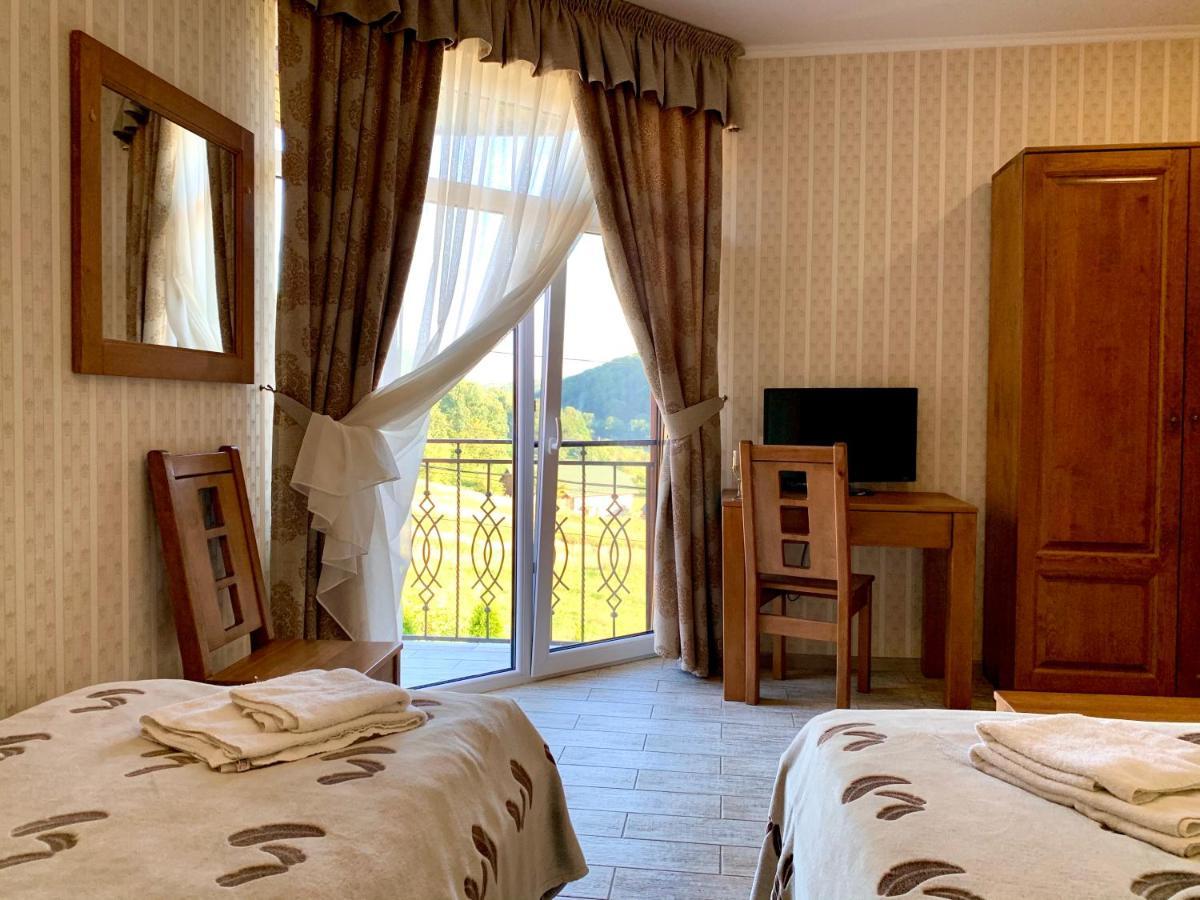 Mini Hotel Solnce Karpat ポリアナ エクステリア 写真
