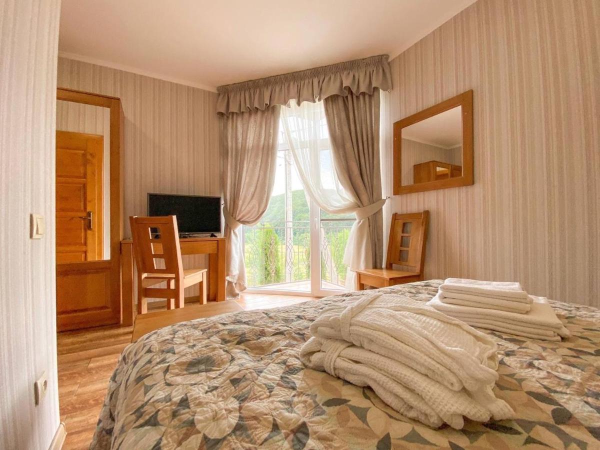Mini Hotel Solnce Karpat ポリアナ エクステリア 写真