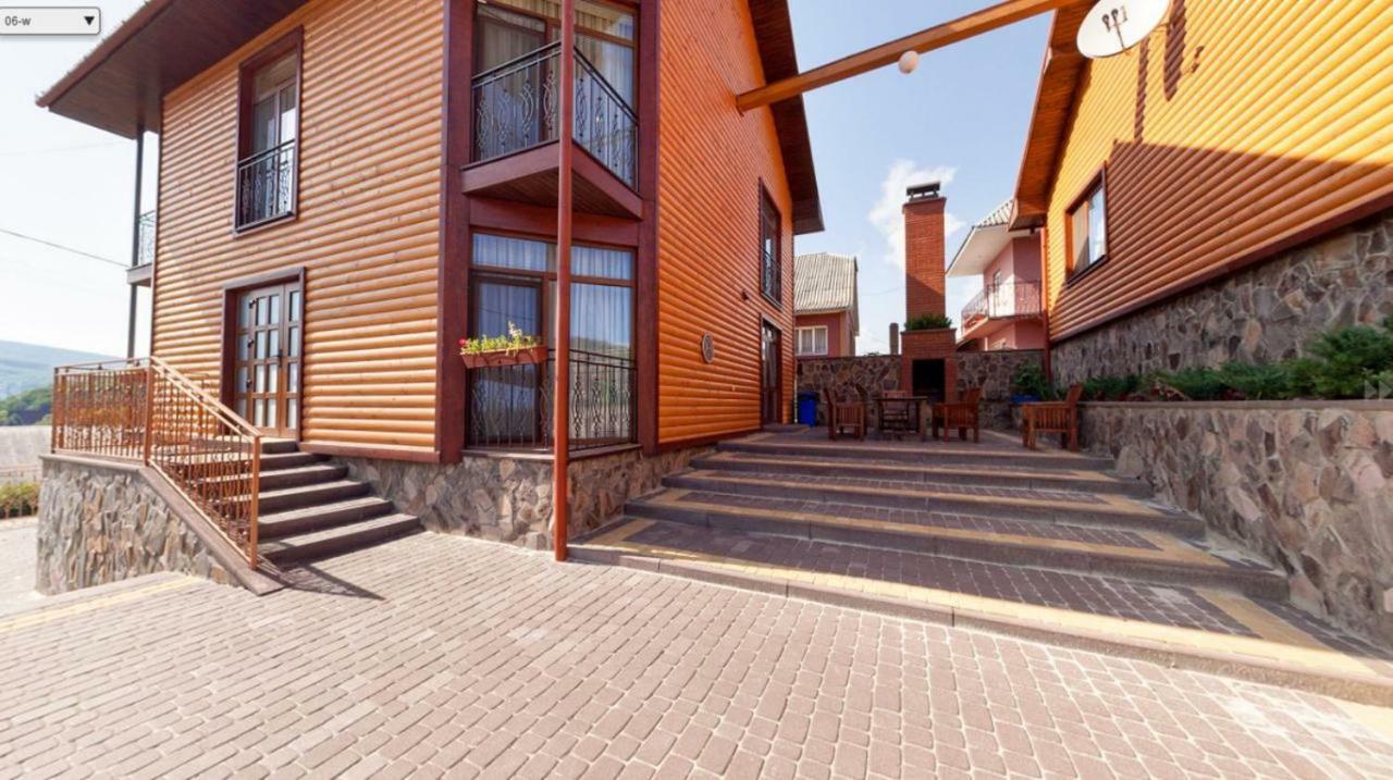 Mini Hotel Solnce Karpat ポリアナ エクステリア 写真